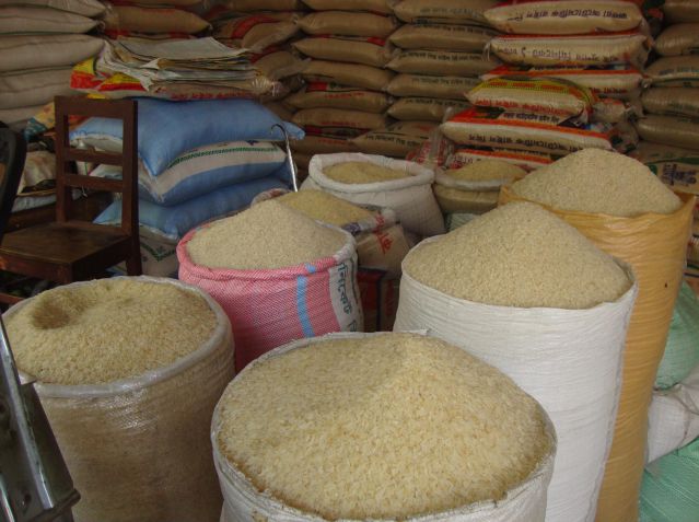 nigeria-to-ban-rice-importation-in-2018-buhari-and-reactions-chomskyweb