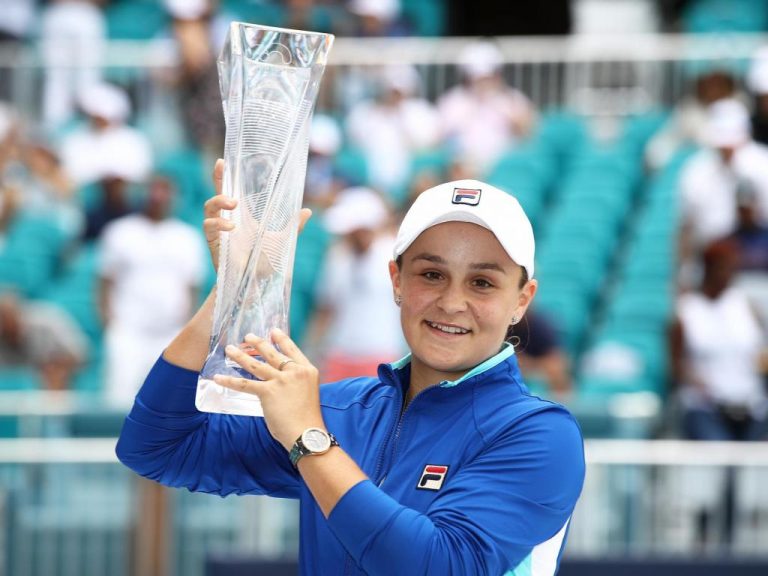 Ashleigh Barty defeats Karolina Pliskova to clinch WTA ...