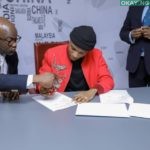 Wizkid signing the deal with United Bank for Africa (UBA)