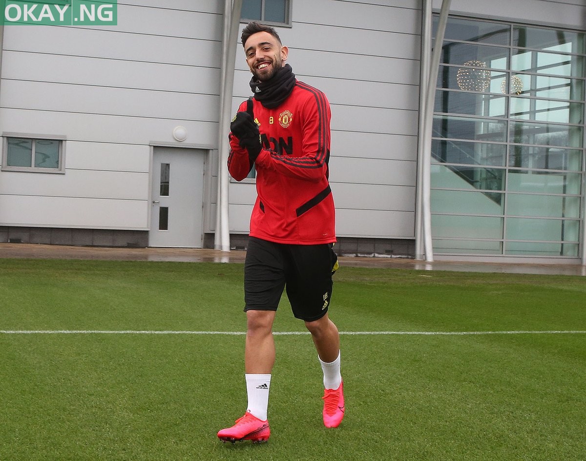 Bruno Fernandes trains with Manchester United players