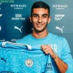 Manchester City signs Ferran Torres