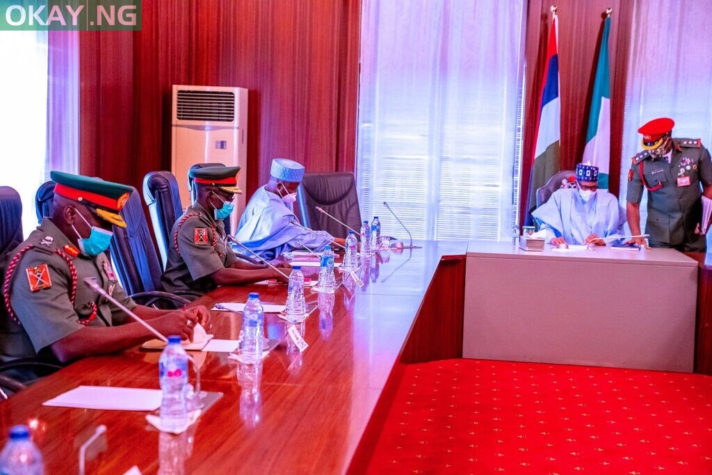 In photos: Buhari meets with new Service Chiefs • Okay.ng