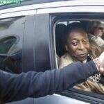 (FILES) In this file photo taken on June 16, 2016 Brazilian retired footballer Edson Arantes do Nascimento, known as Pele, shakes hands with a supporter as he leaves after being decorated with an Olympic Order Medal at the Pele Museum in Santos, Sao Paulo, Brazil. Photo: AFP