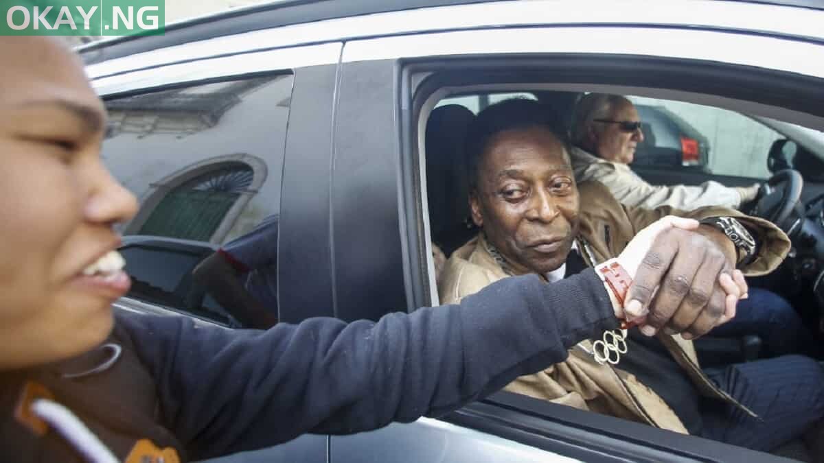 (FILES) In this file photo taken on June 16, 2016 Brazilian retired footballer Edson Arantes do Nascimento, known as Pele, shakes hands with a supporter as he leaves after being decorated with an Olympic Order Medal at the Pele Museum in Santos, Sao Paulo, Brazil. Photo: AFP