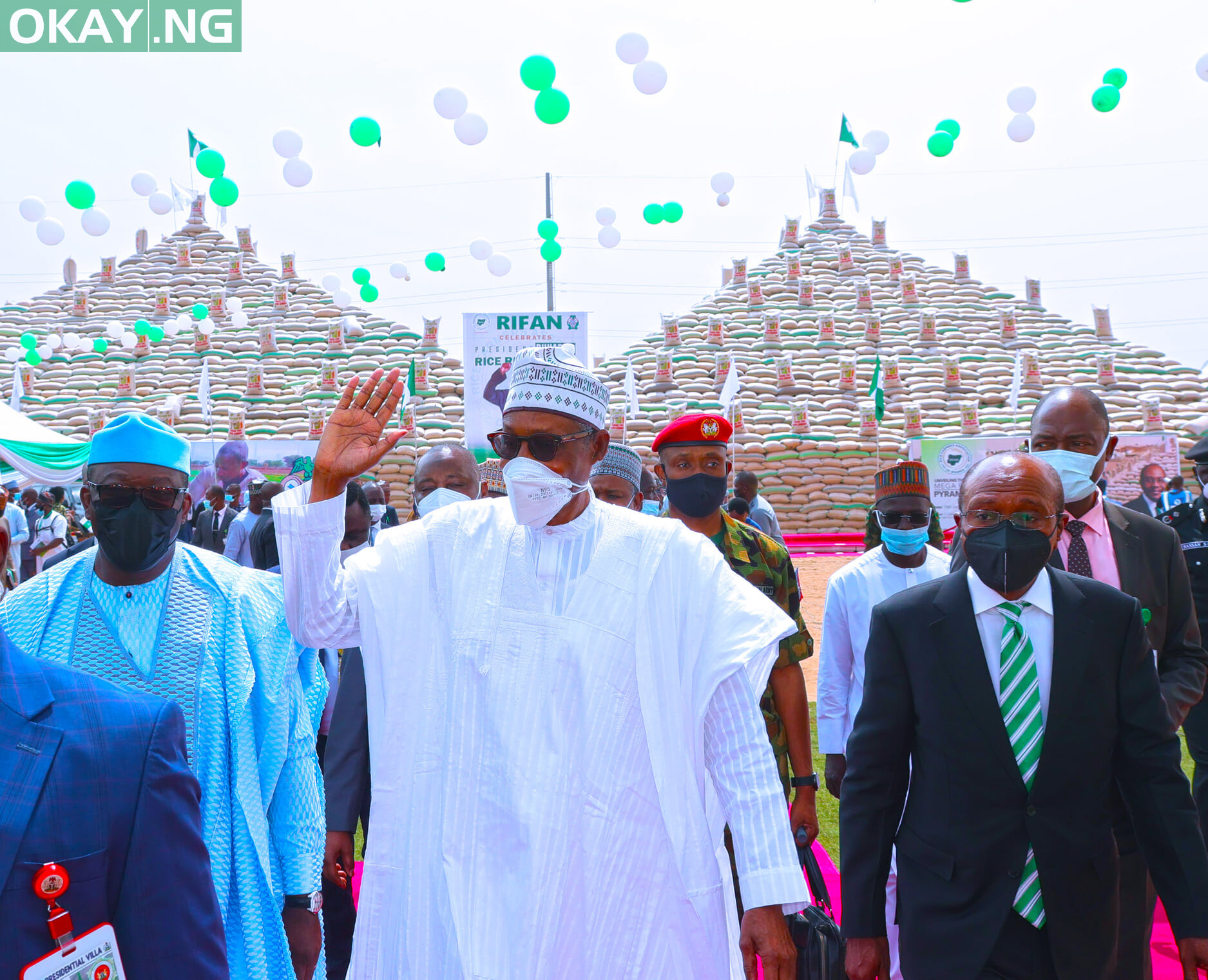 Photos: Buhari unveils mega rice pyramid in Abuja • Okay.ng