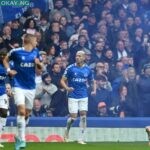 Everton’s Brazilian striker Richarlison (C) celebrates with teammates after scoring the opening goal of the English Premier League football match between Everton and Chelsea at Goodison Park in Liverpool, north west England on May 1, 2022. (Photo by Paul ELLIS / AFP)