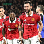 Manchester United’s Portuguese midfielder Bruno Fernandes (C) celebrates after scoring his team second goal during the English Premier League football match between Manchester United and Tottenham Hotspur at Old Trafford in Manchester, north west England, on October 19, 2022. (Photo by Oli SCARFF / AFP)