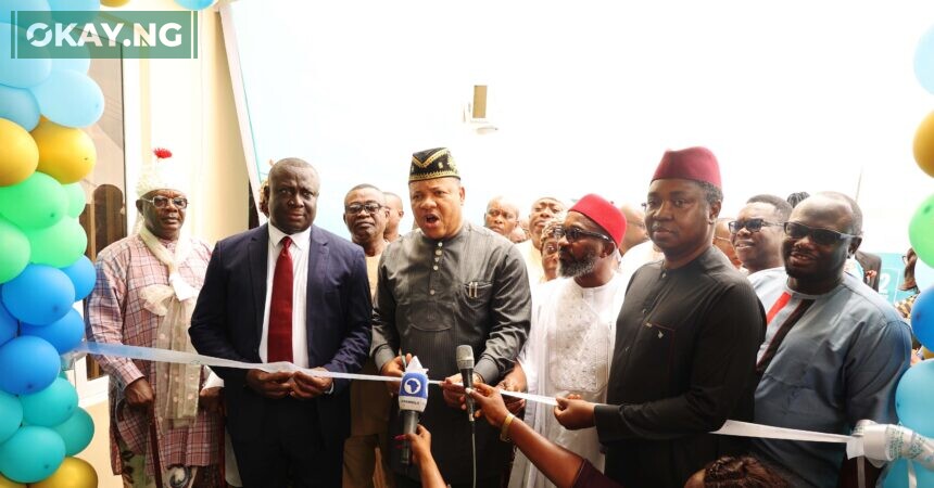 L-R: HRH Etubum Oku Ekpeyong Oku; Prof Ikpeme Ikpeme, Chief Medical Director, University of Calabar Teaching Hospital (UCTH); Prof. Emem Bassey, rep of the Minister of Health and CMD, University of Uyo Teaching Hospital; Barr. Emeka Akwaka, rep. of UCTH Board Chairman; Andy Odeh, NLNG’s General Manager, External Relations and Sustainable Development; and Iwokiri Aprioku, Head, Public Relations at NLNG during the commissioning of the Neurosurgical & Stroke Centre at UCTH under NLNG’s Hospital Support Programme in Calabar…today.