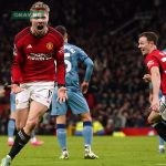 Rasmus Hojlund celebrates scoring for Manchester United against Aston Villa