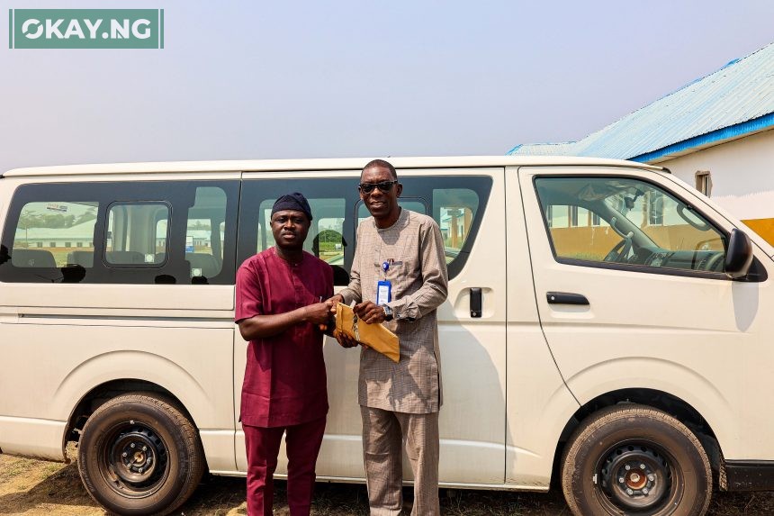 L-R: Olumuyiwa Akande, Group Head, Corporate Communications presenting a brand-new bus on behalf of Dr. Taiwo Afolabi, Chairman, SIFAX Group and Chancellor, Gerar University to Prof. Niran Adetoro, Vice Chancellor, Gerar University, at the university campus, Imope Ijebu, Ogun State.