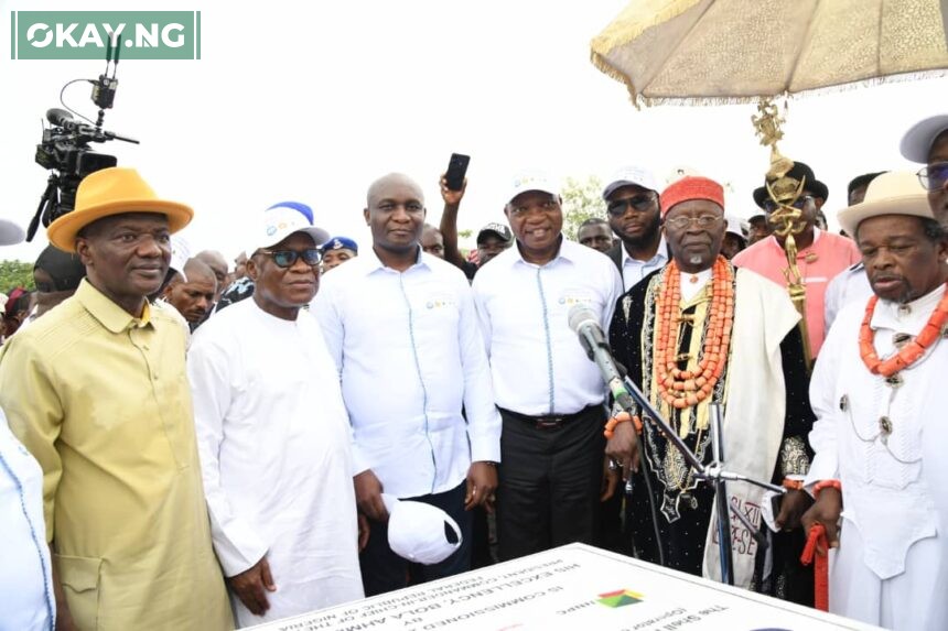 Deputy Governor of Bayelsa State, Sen. Lawrence Ewhrudjakpo; Minister of Niger Delta, Hon. Abubakar Momoh; MD/CEO NDDC, Dr. Samuel Ogbuku; SPDC MD and Country Chair, Shell Companies in Nigeria, Mr. Osagie Okunbor; Rep of the CUIO NUIMS, Obinna Aralu; His Eminence, King Edmund Daukoru, Mingi XII, Amanyanabo of Nembe Kingdom and His Eminence, King Dumaro Charles Owaba, The Obanobhan III of Ogbia Kingdom during the commissioning of the 25.7km Ogbia-Nembe Road in Bayelsa State, on Monday.